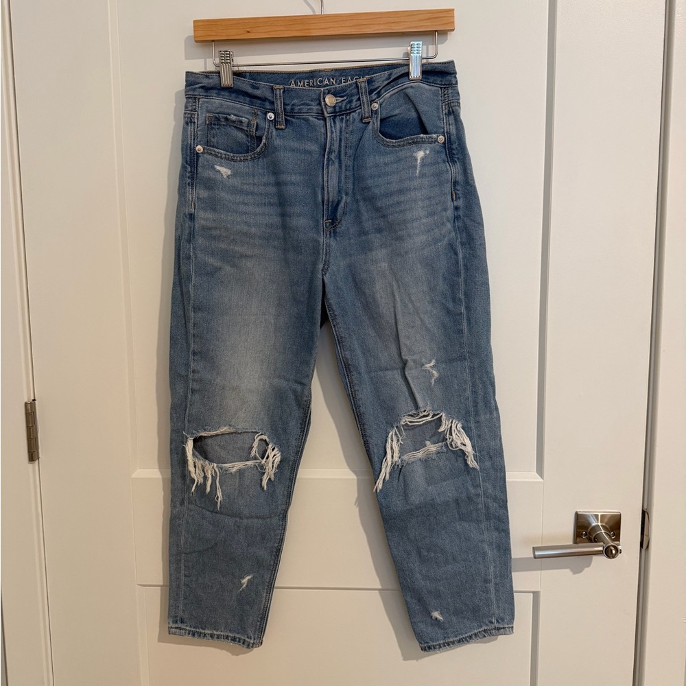 American Eagle Outfitters Relaxed Ripped Blue Jeans - Size 6 X-Short